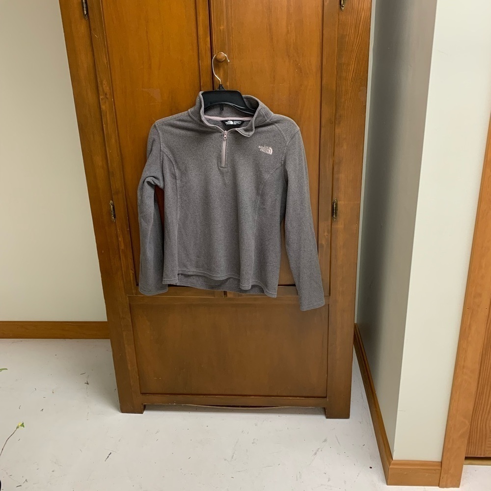 Northface fleece 1/4 zip pullover med 18-19 pit